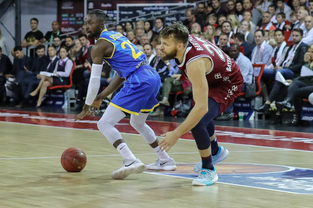 以其极高的 以其极高的