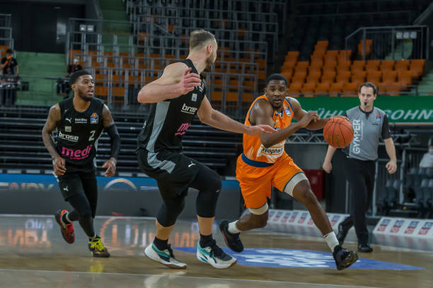 添了悬念 添了悬念