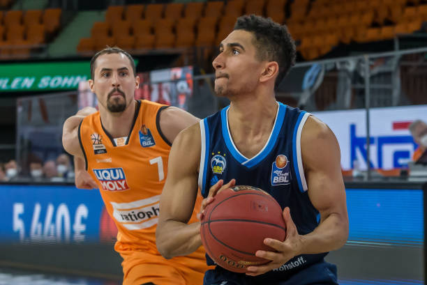 娜向我们展 娜向我们展